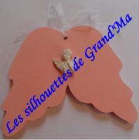 Ailes d'ange avec petit ange en plâtre